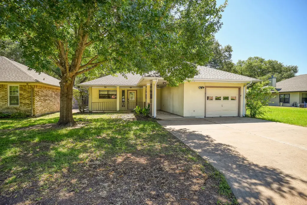 504 Leah Lane, Smithville