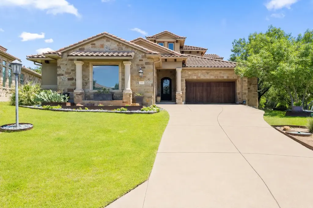 105 Aruba Court, Lakeway