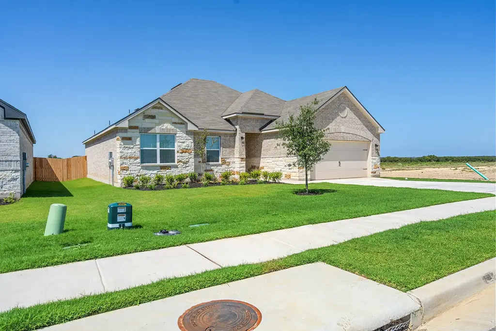 401 W Luna Blue Lane, Jarrell