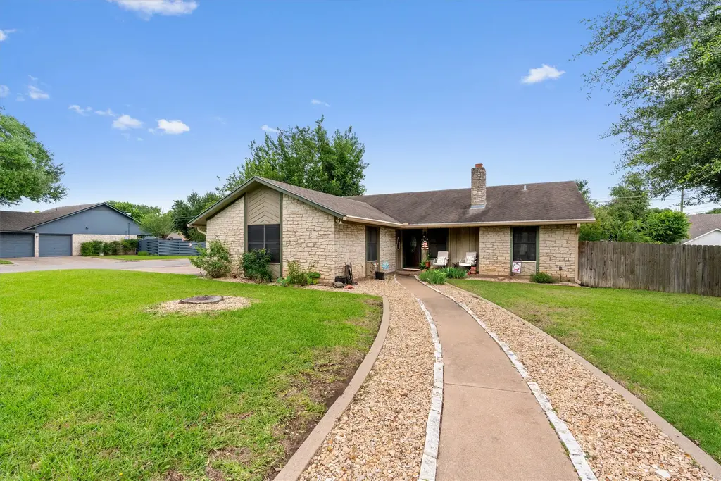 401 Drake Lane, Taylor