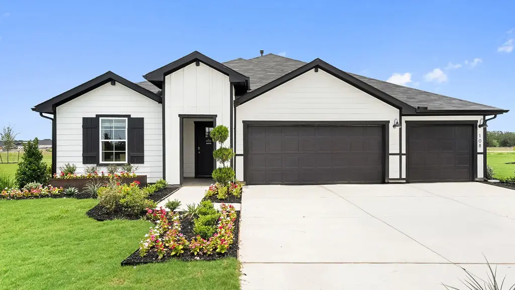 108 Union Pacific Drive, Cedar Creek
