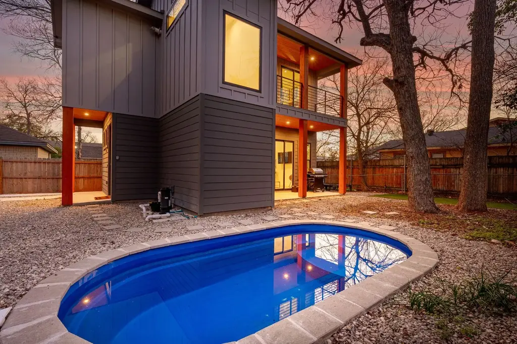 910 Tillery Street B, Austin