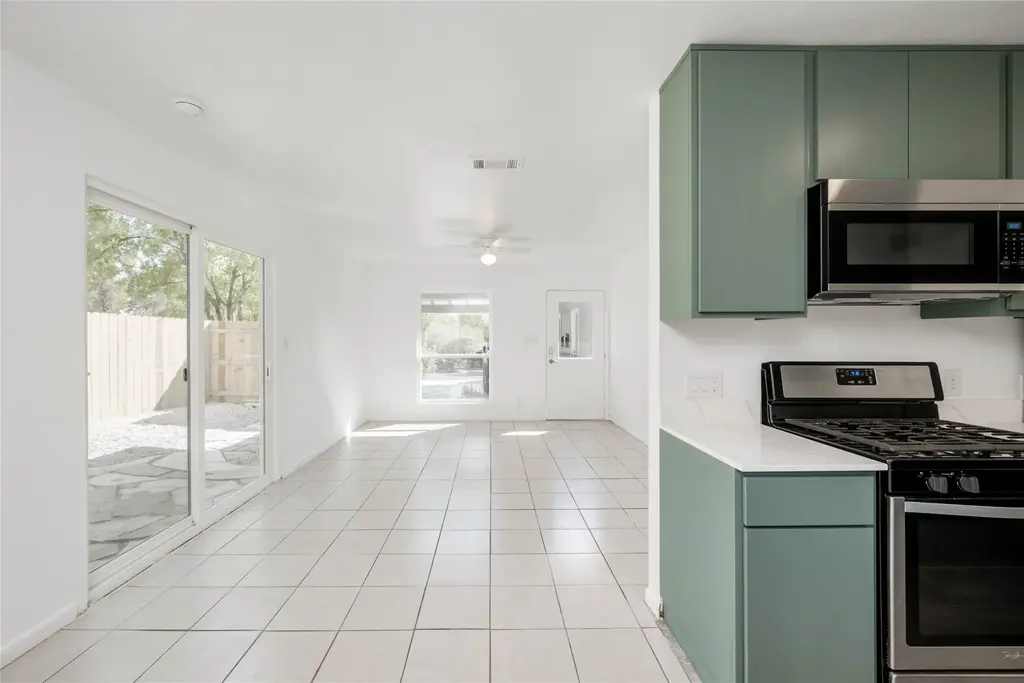 3304 Dolphin Cove A, Austin
