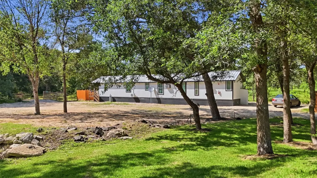 2540 Fm 20, Red Rock