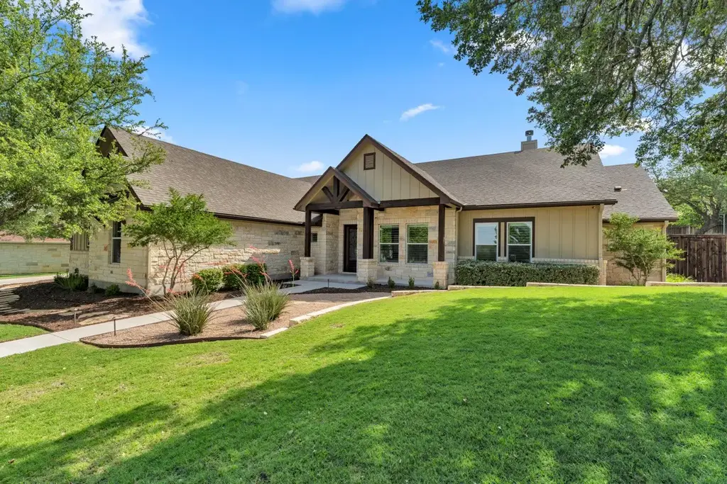 307 Shady Grove Parkway, Burnet