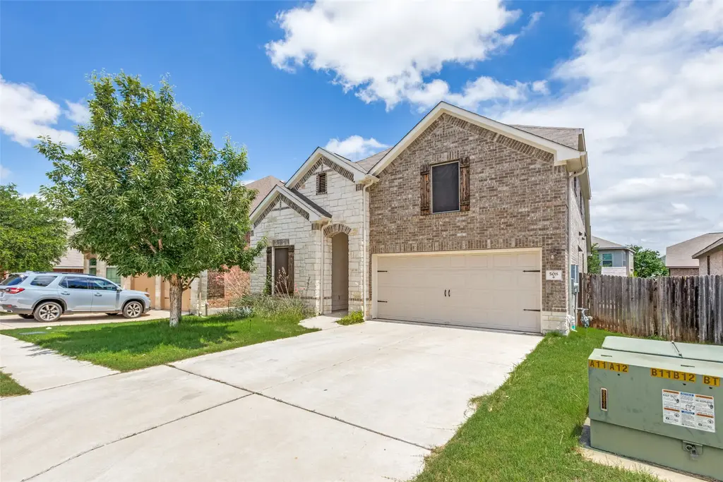 508 Peregrine Way, Leander