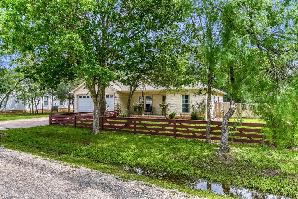 115 Mokulua Lane, Bastrop