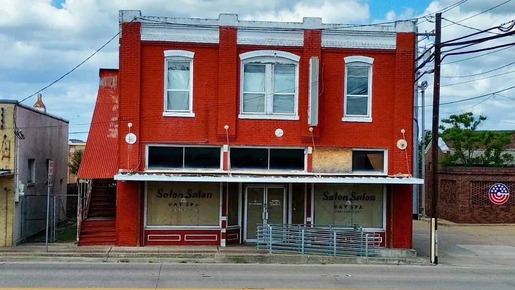 161 S. Main Street, Giddings