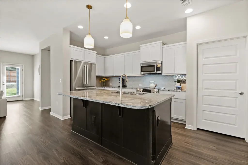 9809 Eloquence Drive, Manor