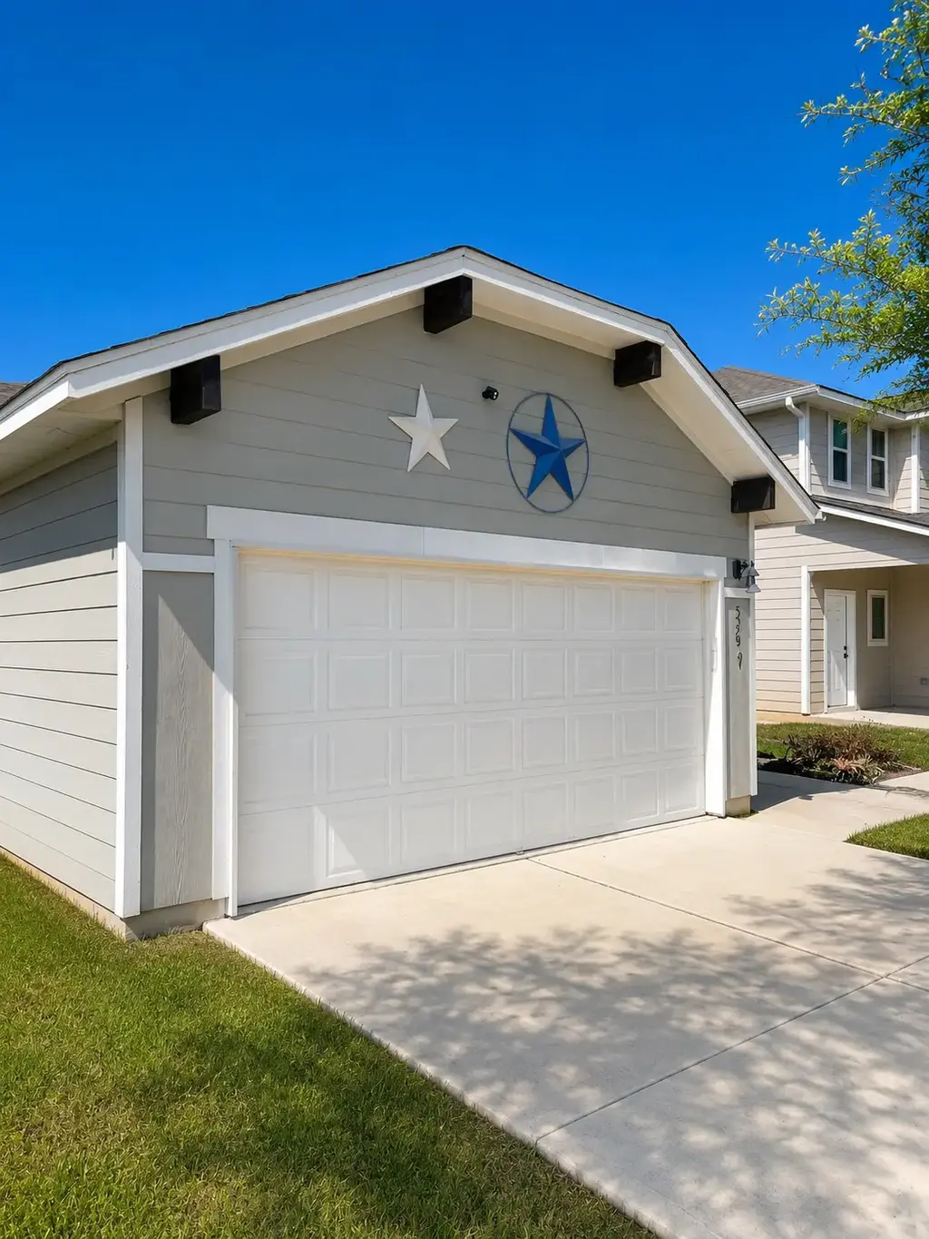 587 Twisted Oaks Lane, Buda
