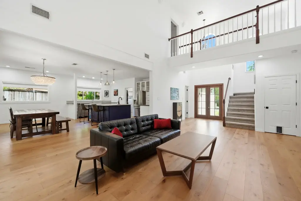 72 Crazy Cross Road, Wimberley