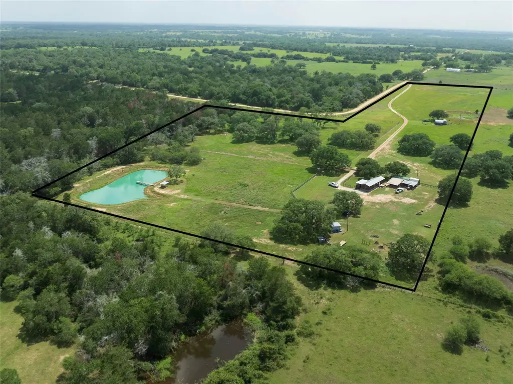 1276 County Road 216, Hallettsville