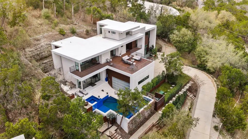 425 Yaupon Valley Road, West Lake Hills