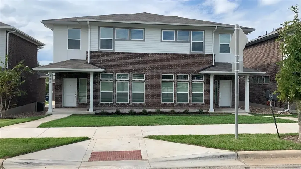 605 W South St Street 36, Leander