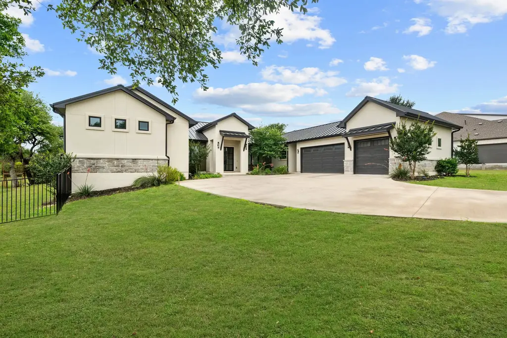 125 Stockman Drive, Dripping Springs