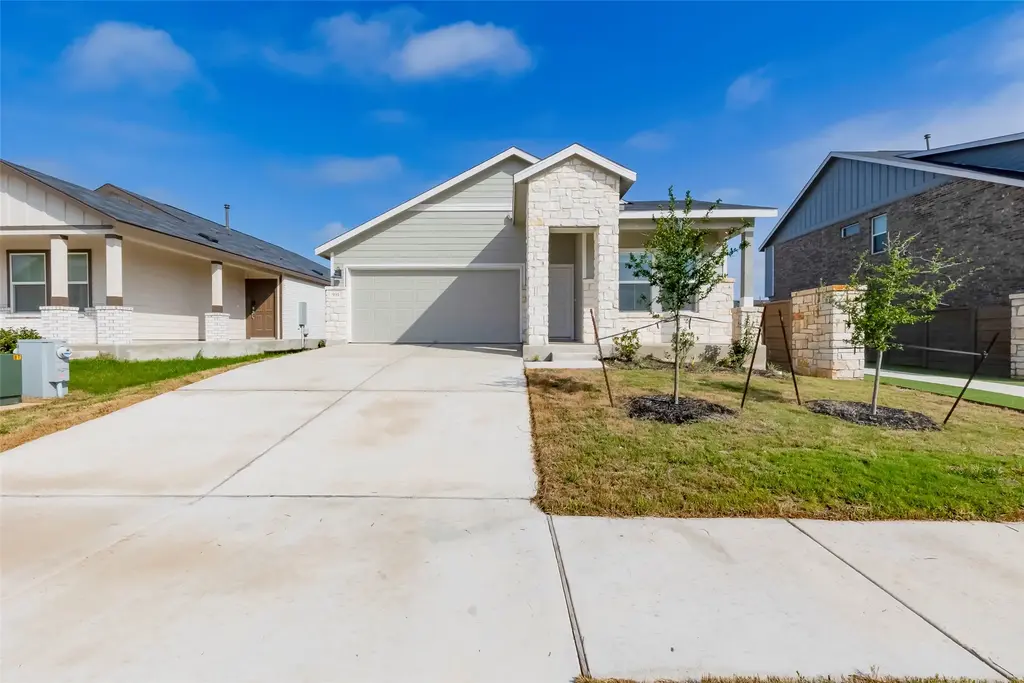 591 Avre Loop, Kyle