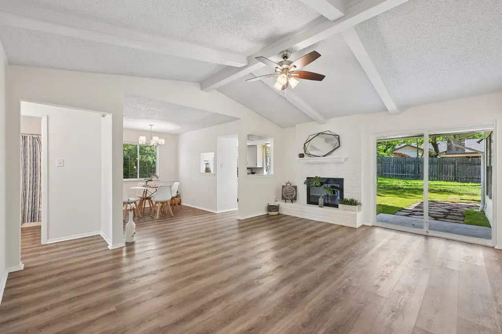 914 Hillside Oaks Drive, Austin