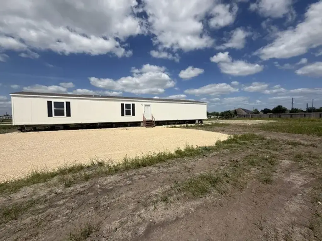 116 Mazatlan Drive, Del Valle