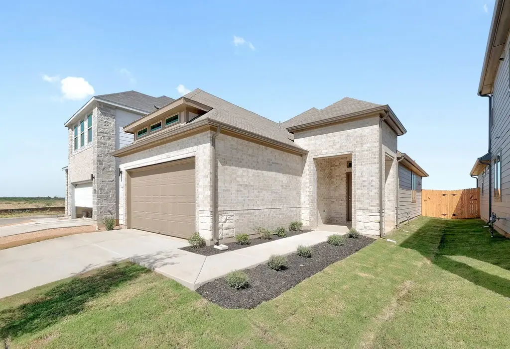 222 Hornet Street, Elgin