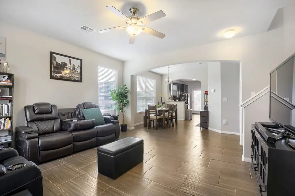 525 N Heatherwilde Boulevard, Pflugerville
