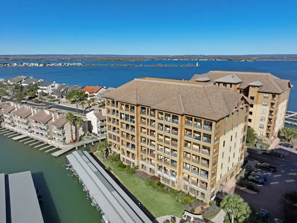 1000 The Cape Road 33, Horseshoe Bay
