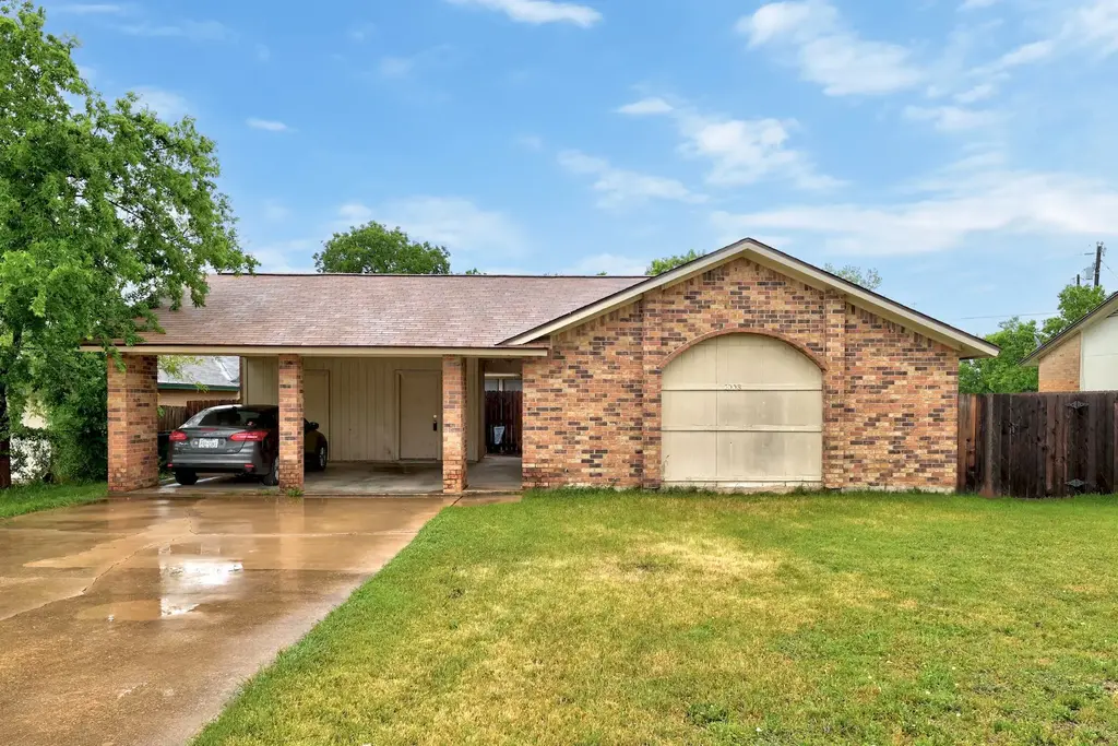 2008 Old West Place A, Round Rock