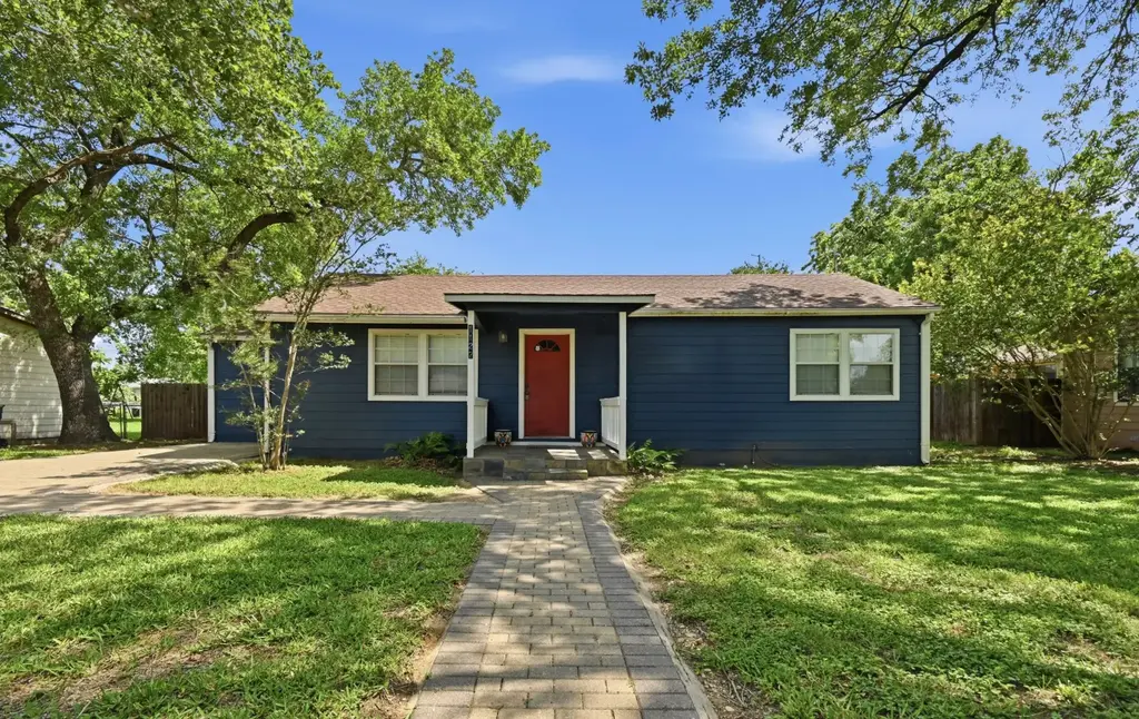 1127 Parr Street, Luling