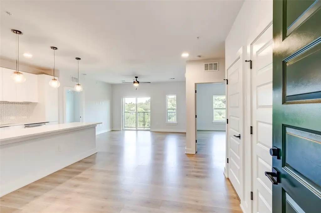 2500 Longview Street 402, Austin