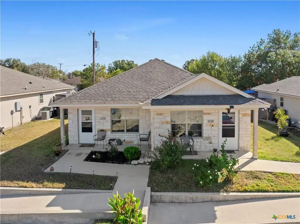 1239 Honor Lane, Temple