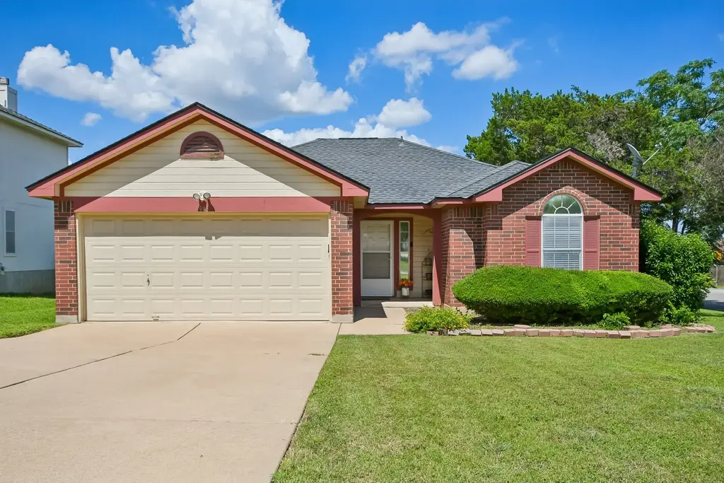 916 Moon Glow Drive, Leander