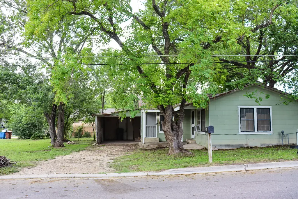 803 Third Street, Lockhart