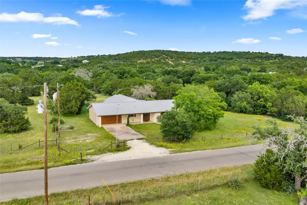 401 County Road 334, Burnet