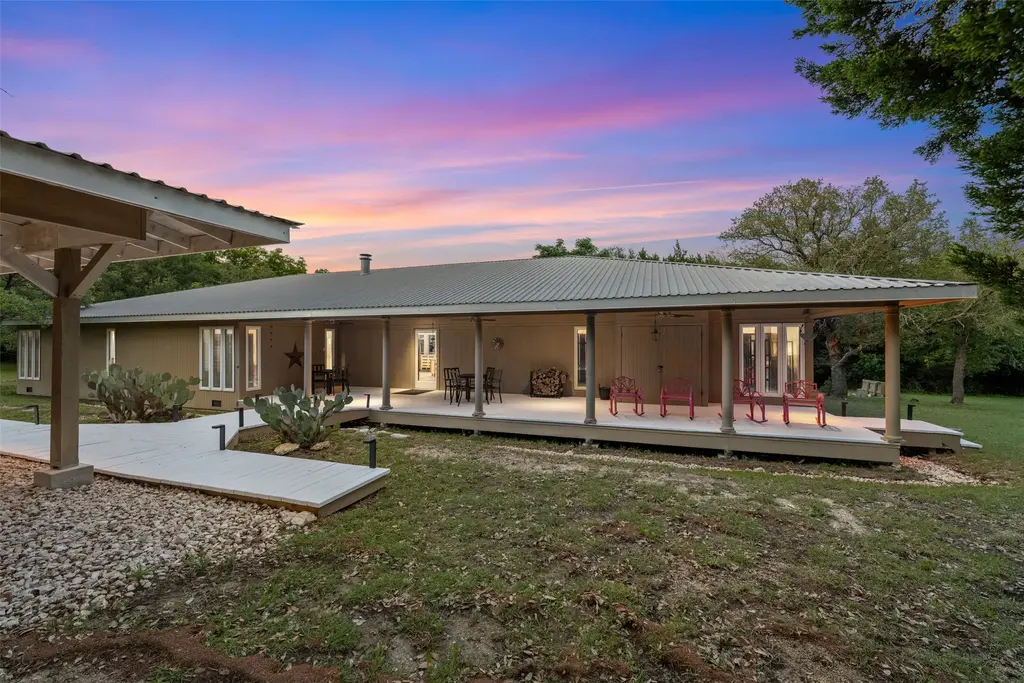212 County Road 229 Road, Briggs