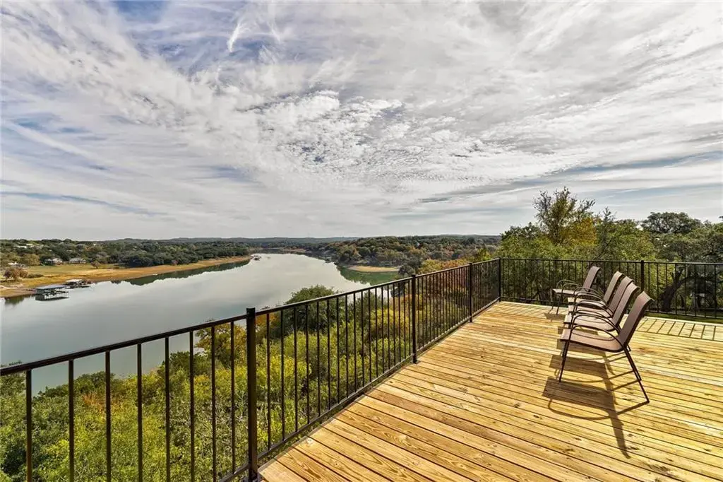 713 Nomad Drive, Spicewood