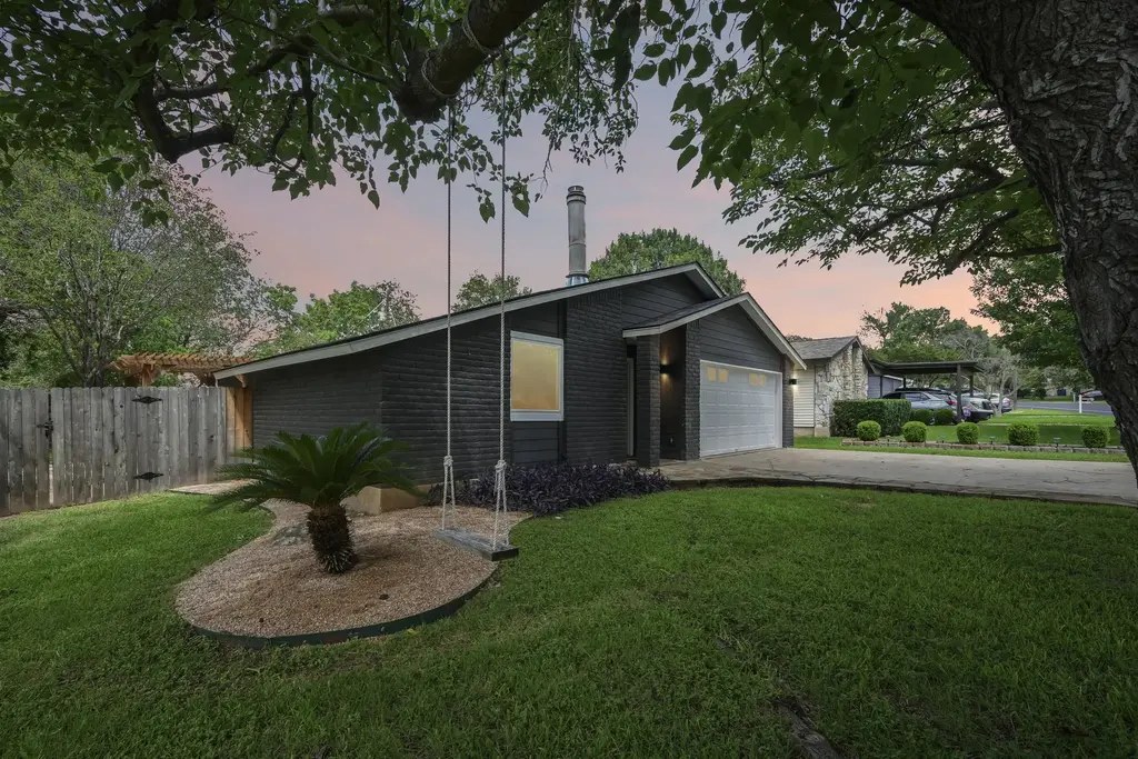 3216 Plantation Road, Austin