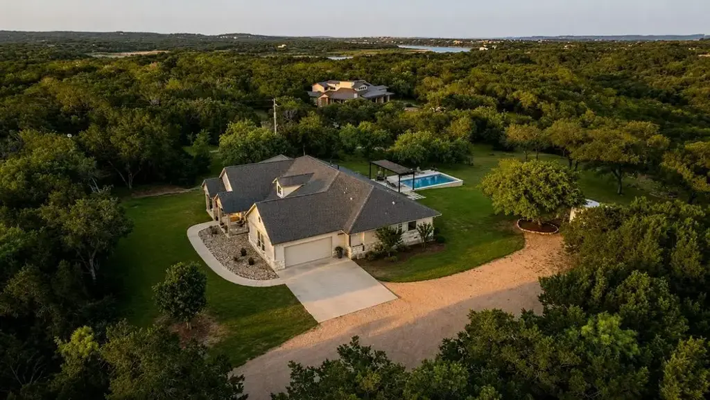 335 Turkey Tree Road, Spicewood