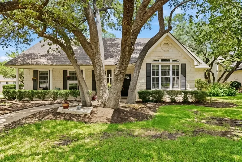 100 Oakmont Court, Georgetown