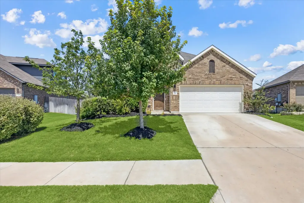 232 Natchez Drive, Buda