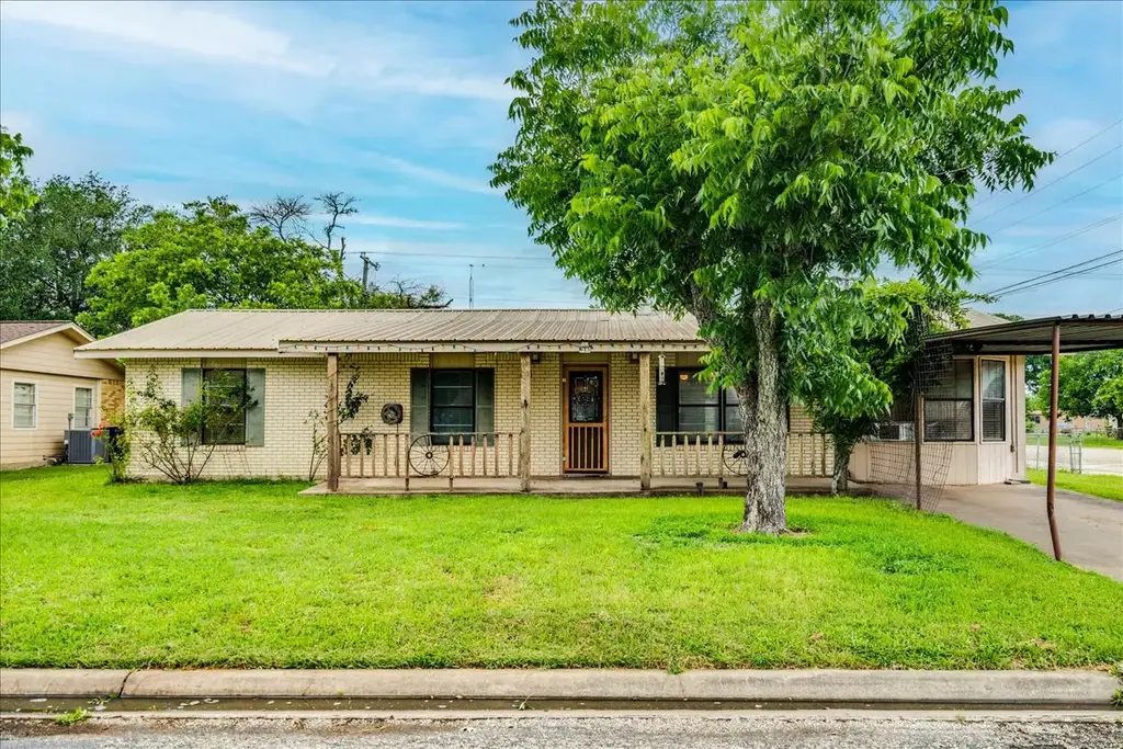 985 N Chambers Street, Giddings