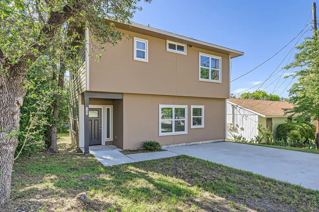 11007 Elm Street, Jonestown