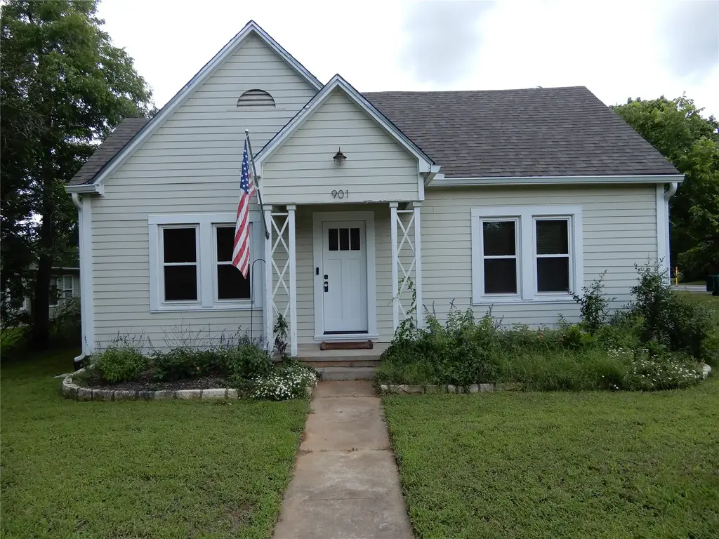 901 N Main Street, Elgin