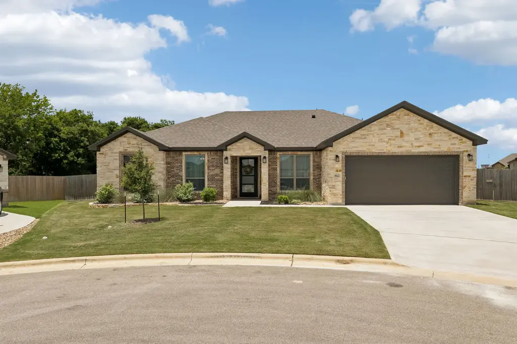 812 Eagle Claw Cove, Salado