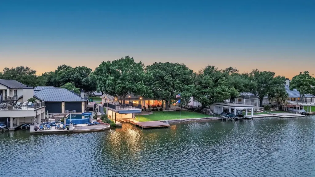 909 Red Sails Drive, Horseshoe Bay