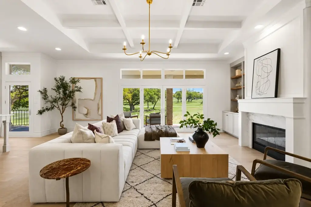 48 Tiburon Drive, The Hills