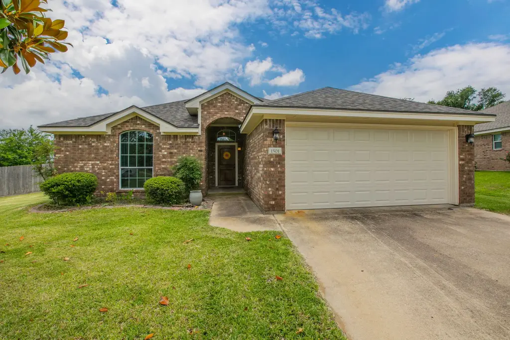 1501 Loving Trail, Belton