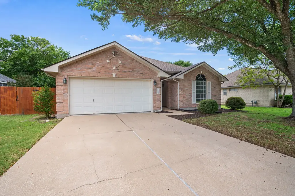 1106 Woodview Drive, Leander