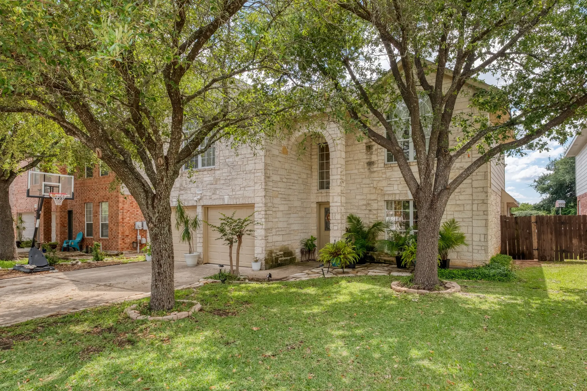 Photo of Listing #1561478