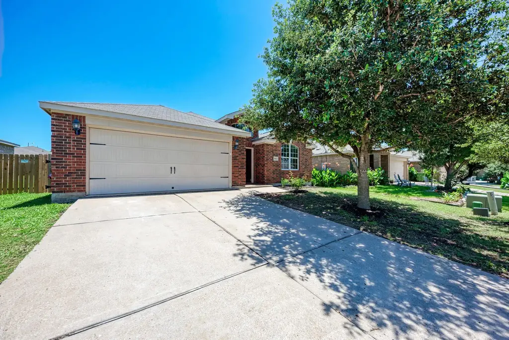 19413 James Manor Street, Manor
