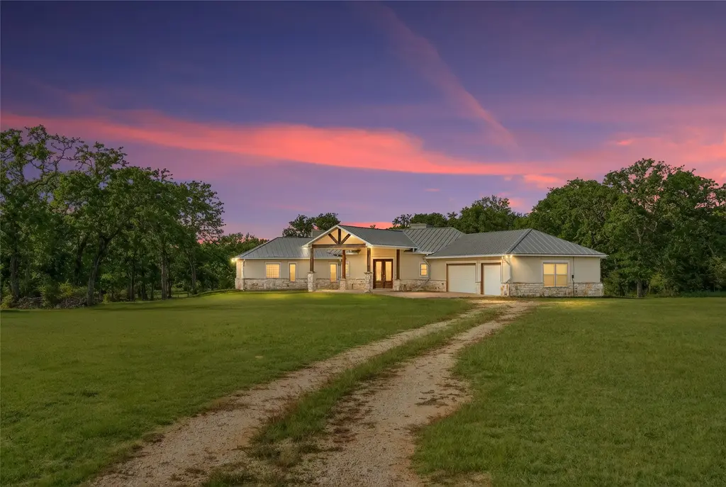 145 State Loop 92, La Grange