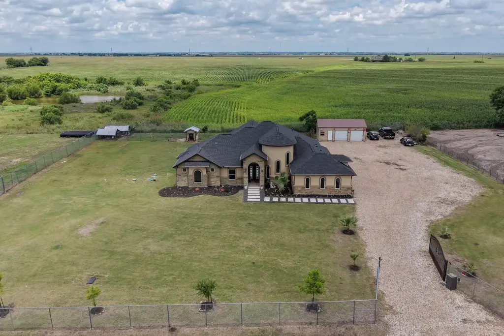 1001 County Road 394, Hutto